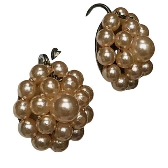 Vintage Pink Graduated Faux Pearl Floral Screw Back Clip On Button Earrings - Picture 4 of 5